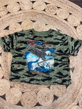 Fender Womens Tiger Stripe Camo Graphic Crop T-Shirt Large Eagle Guitar
